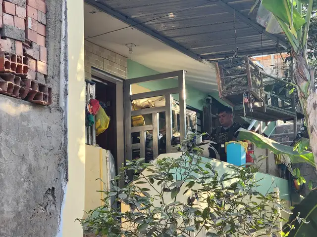 La policía llegó al lugar para realizar las investigaciones. Foto: Francisco Erazo / La República.   