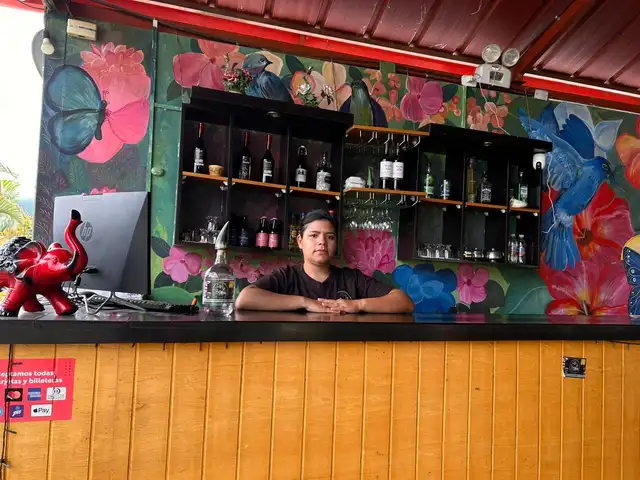Rosangélica Adelaide Quiñones Pesantes trabaja hoy en un negocio familiar dedicado a la preparación de platos típicos, criollos y parrillas. Foto: LR. Rosangélica Adelaide Quiñones Pesantes trabaja hoy en un negocio familiar dedicado a la preparación de platos típicos, criollos y parrillas. Foto: LR.