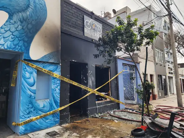 Local de bicicletas incendiado en Miraflores. Foto: Melissa Landa   