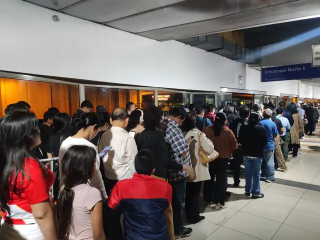  Señalizaciones en Estación Central no son claras para colas preferenciales en ruta B del embarque norte. Foto: Lia Peralta   