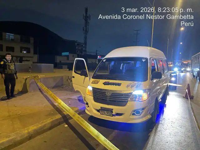  Balean combi de la empresa Acorsa en el Callao. Foto: difusión   