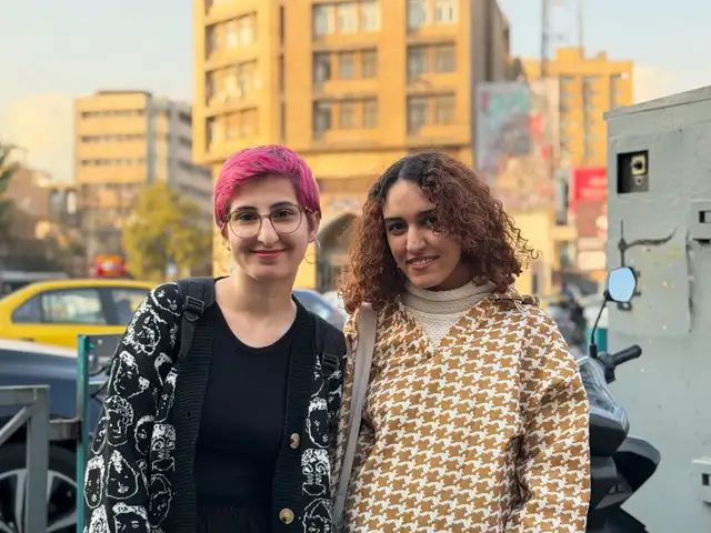 Las mujeres han dejado de usar velo e incluso alguna se pinta el cabello. Foto: Jorge Pezantes