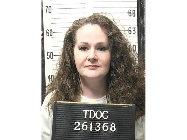 Pike y su novio golpearon y mataron a Colleen Slemmer en un campamento de formación profesional para jóvenes. Pike y su novio golpearon y mataron a Colleen Slemmer en un campamento de formación profesional para jóvenes.