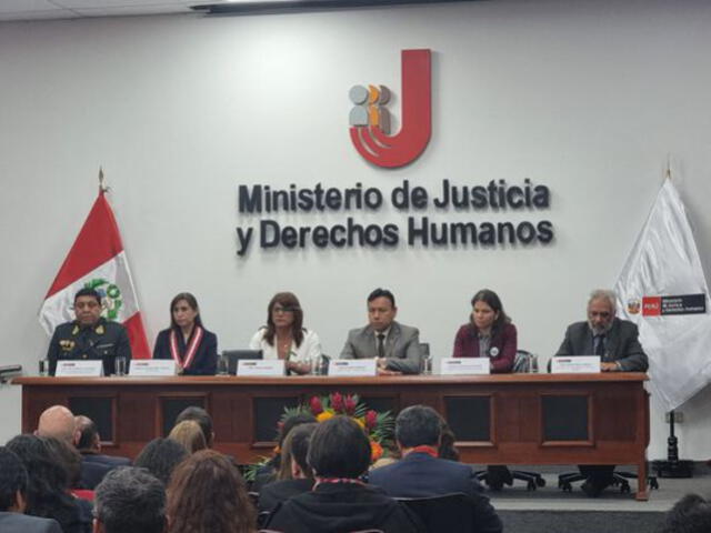 Azul Rojas dio un sentido discurso frente a las autoridades peruanas.