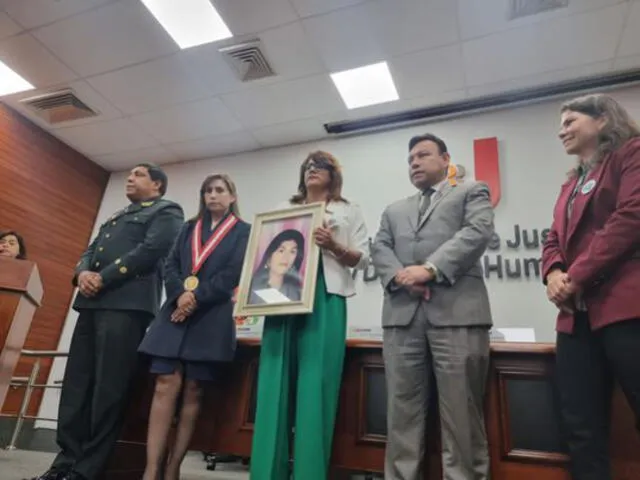 Azul Rojas participó de ceremonia con representantes del Estado. Foto: URPI LR / Omar Coca