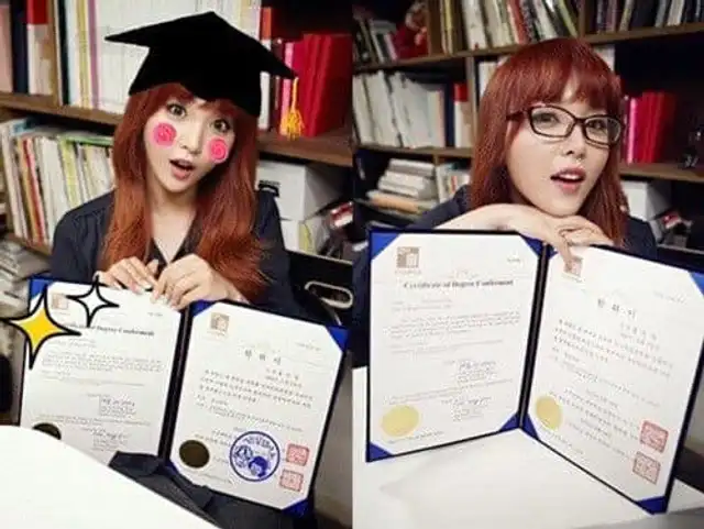 Hong Jin Young con su último diploma entregado por la Chosun University. Foto: Instagram Hong Jin Young con su último diploma entregado por la Chosun University. Foto: Instagram