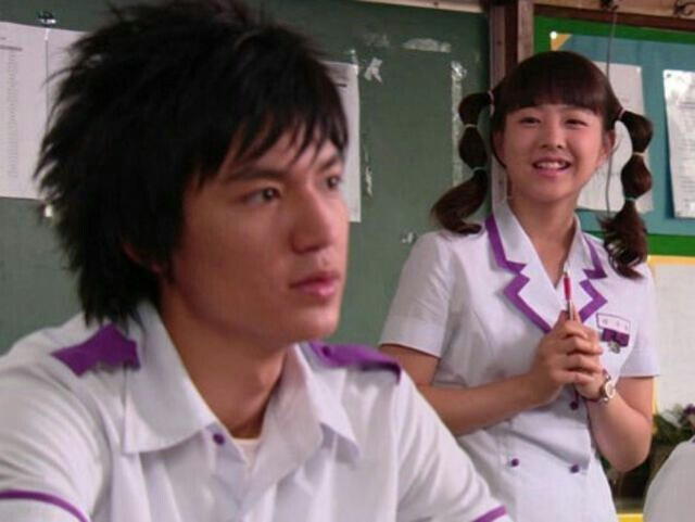 Bo Young debutó en el 2006 como parte del elenco del dorama "Secret Campus", en el que también actuó Lee Min Ho.