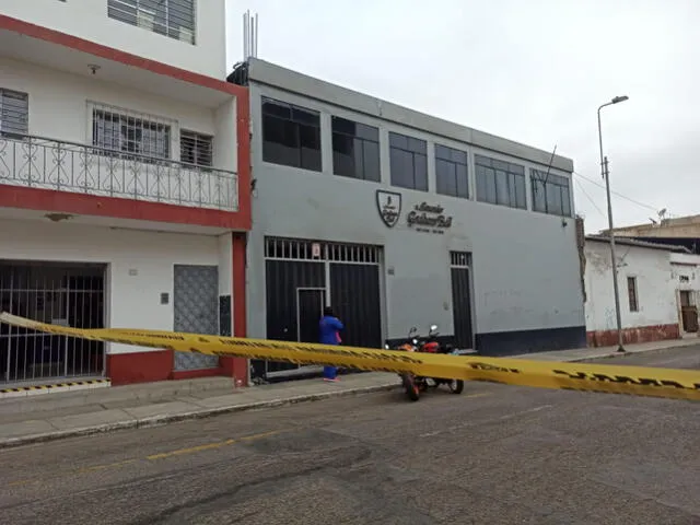 Trujillo: sicarios disparan contra hombre frente a colegio