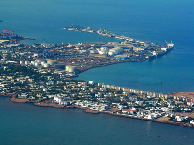 El puerto de Yibuti, ubicado estratégicamente en el Cuerno de África, es uno de los principales centros logísticos de China en la región. Foto: The Reporter   