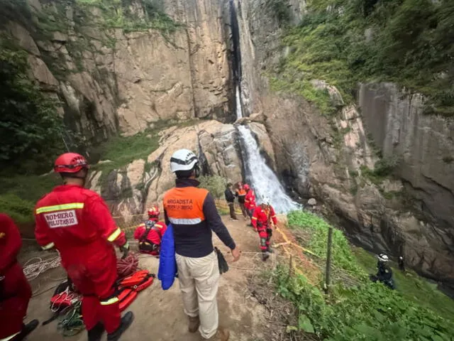 Equipo de rescate en la zona de la desaparición. Foto: Cortesía Equipo de rescate en la zona de la desaparición. Foto: Cortesía
