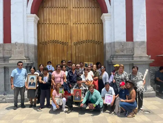 Deudos de las víctimas del incendio de Mesa Redonda del 2001. Foto: Cortesía Deudos de las víctimas del incendio de Mesa Redonda del 2001. Foto: Cortesía