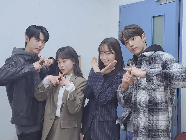 Doyoung, Kwon Ah Reum y más integrantes del cast de webdrama. Foto: vía Instagram