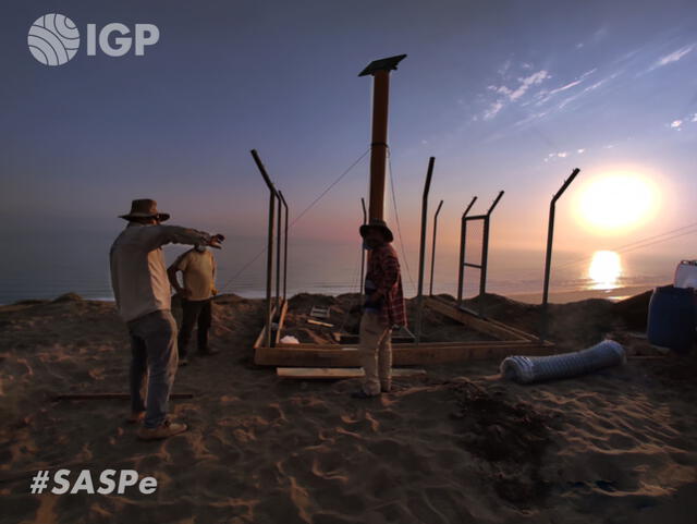 Templado de la malla del Sistema de Alerta Sísmica Peruano en la costa del país. Foto: IGP