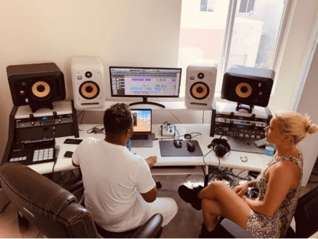 Leslie Shaw en estudios de grabación. (Foto: Instagram)