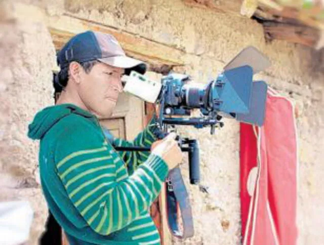 Dirección. Rómulo Sulca en pleno rodaje de su película.