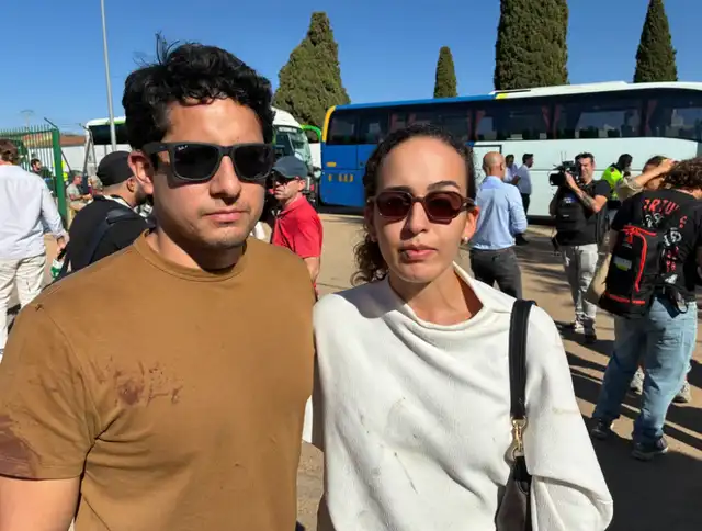 El peruano y su novia ayudaron a los heridos tras el impacto