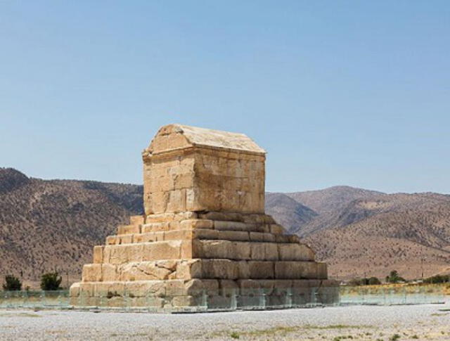 El mausoleo de Ciro II el Grande es el emblema de la ciudad de Pasargada. Foto: Turismo de Irán