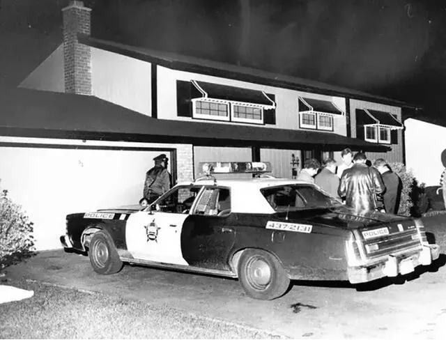 La policía en la casa de la Familia Columbo. Foto: archivo La policía en la casa de la Familia Columbo. Foto: archivo