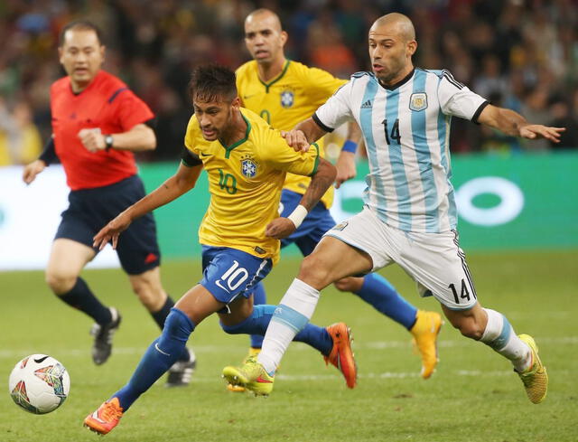Argentina vs. Brasil: la Canarinha supera a la Albiceleste en cruces entre sí. Foto: EFE   