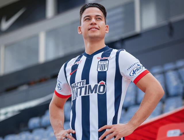  Cristian Benavente tuvo paso por Alianza Lima donde consiguió su primer título en el Perú. Foto: Alianza Lima 