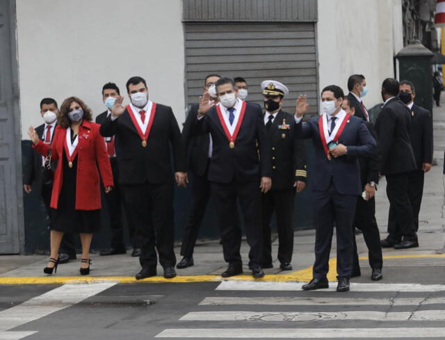Llegada de la Mesa Directiva. Foto: Jorge Cerdán / La República