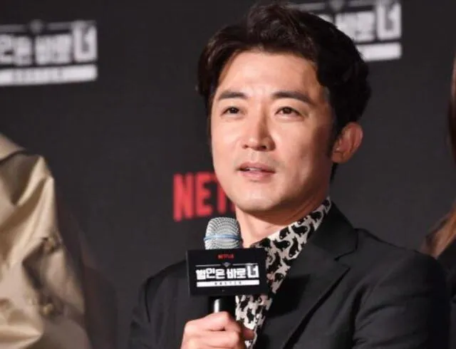 Ahn Jae Wook en la presentacion de Busted (2018). Foto: Naver