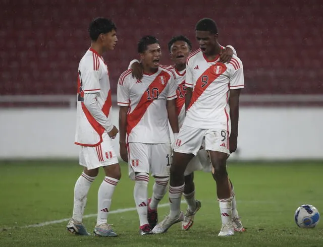  Víctor Guzmán juega en la selección peruana sub-17. <strong>Foto: FPF</strong>   