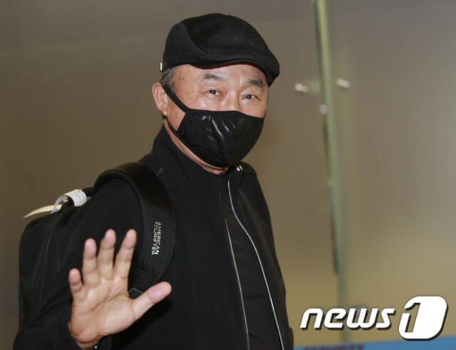 Lee Seung Chul en el aeropuerto de Incheon. 13 de julio. Foto: News 1