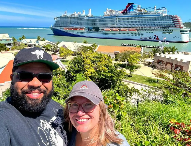 Ambos afirmaron que han podido realizar 36 cruceros consecutivos por menos de US$10.000. Foto: Monica Brzoska/Instagram  