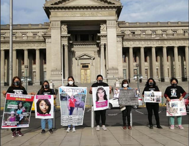 Colectivos feministas piden justicia por mujeres asesinadas y desaparecidas. Foto: Facebook Familias Unidas por Justicia