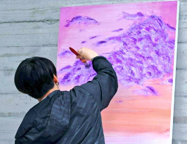 Idol de BTS pintando un cuadro en In the soop. Foto:  Big Hit