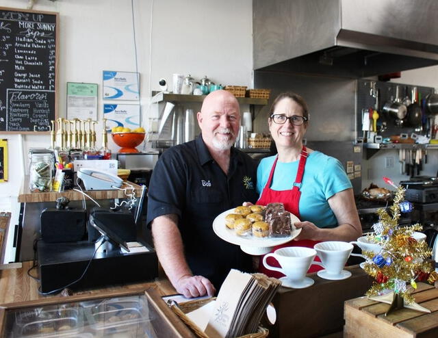  La comida artesanal ofrece una experiencia gastronómica única, donde los comensales pueden apreciar los sabores auténticos y la pasión de los chefs. Foto: Escondido Times   