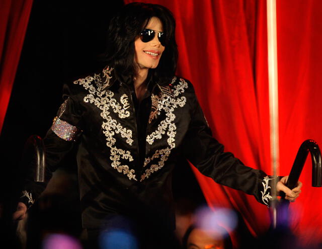 Michael Jackson: Aseguran que familiares cremaron cuerpo y usaron cenizas para crear collares