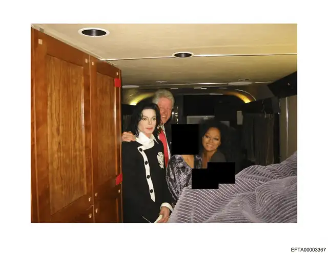  Fotografía sin fecha del expresidente Bill Clinton con los cantantes Michael Jackson y Diana Ross en un lugar no revelado. Foto: Departamento de Justicia | AFP    