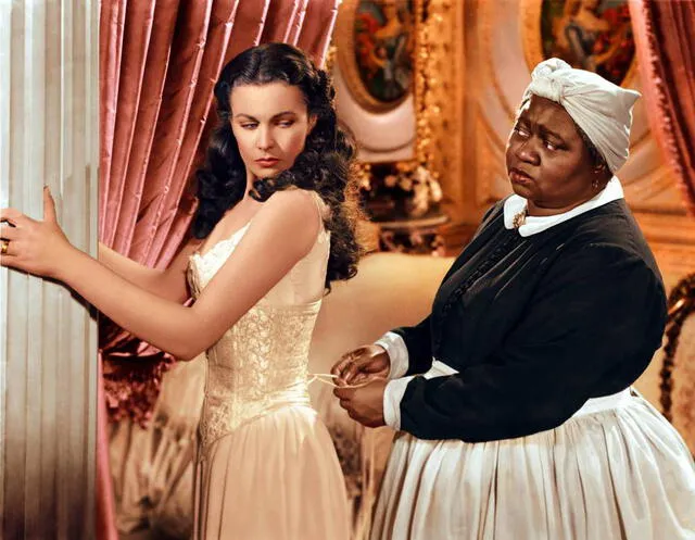 Hattie McDaniel con Vivien Leigh. Foto: Extraído de El País