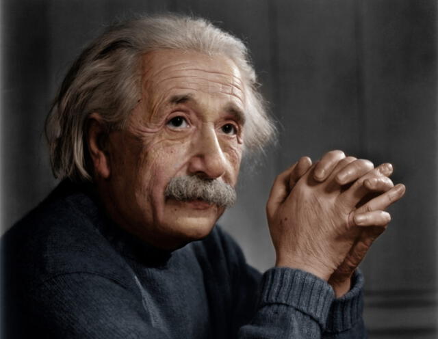  Albert Einstein es reconocido mundialmente por sus numerosas contribuciones a la ciencia, como el desarrollo de la Teoría de la Relatividad. Foto: Modelos Atómicos   