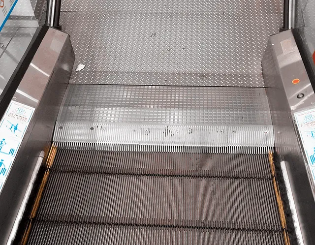 ¿Para qué sirven los cepillos de las escaleras eléctricas? Conoce por qué te pueden salvar la vida