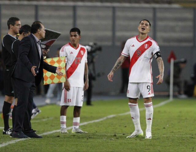 Paolo Guerrero se molestó con Juan Reynoso. Foto: Luis Jimenez/La República   