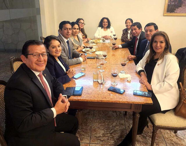 Congresistas señalados por beber junto con Freddy Díaz (Foto: Congresista Magaly Ruiz)