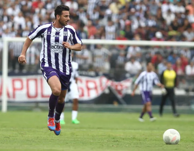  Claudio Pizarro no se pudo retirar vistiendo la camiseta del club de sus amores. Foto: GLR   