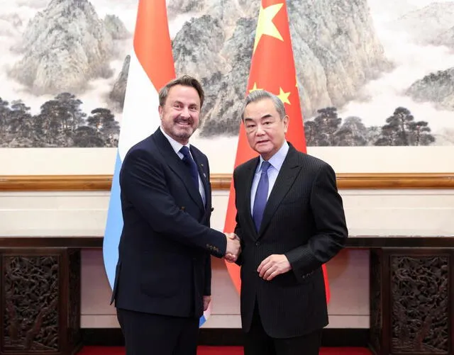 Durante su reunión con el viceprimer ministro de Luxemburgo, Wang destacó la necesidad de que la UE mantenga su independencia estratégica. Foto: Xinhua   