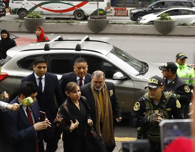 Patricia Benavides acudió a la Fiscalía con un fuerte resguardo policial. Foto: Sebastián Blanco/URPI-LR Patricia Benavides acudió a la Fiscalía con un fuerte resguardo policial. Foto: Sebastián Blanco/URPI-LR