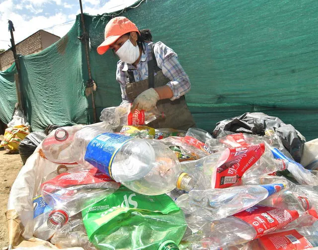 Reciclaje en tiempos de coronavirus: la necesidad se impone al miedo entre los trabajadores de Bolivia