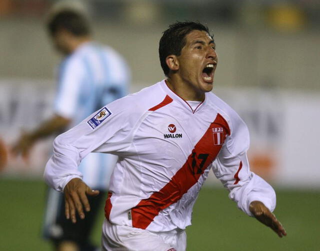 Johan Fano marcó tres goles con la selección peruana. Foto: EFE