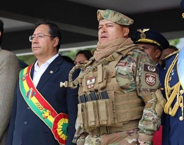 Luis Arce junto a Juan José Zúñiga, el ex comandante general del Ejército de Bolivia. Foto: EJU   