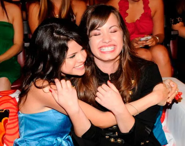 Selena Gomez y  Demi Lovato cuando eran amigas.