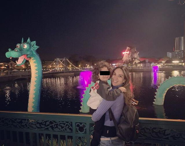 Silvia Cornejo disfruta vacaciones en Disney