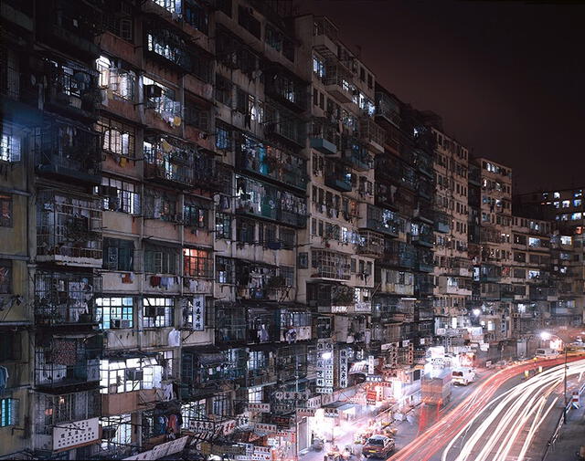  La ciudad también sufrió una construcción masiva durante la década de 1960, con los desarrolladores construyendo nuevas estructuras modulares por encima de las más antiguas. Foto: Ian Lambot   