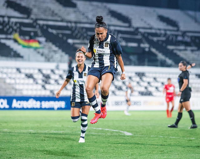 Grito de gol del equipo blanquiazul en la goleada para clasificar a cuartos de final. Foto: Twitter de Alianza Lima Femenino.