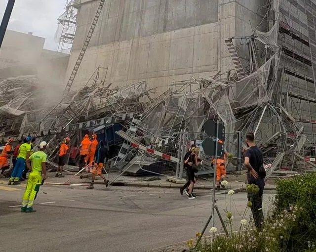 Grandes partes de un andamio se cayeron en una construcción en la Torre Phare Malley, Suiza, causando un trágico accidente. Foto: lematin.ch/Petar Mitrovic.   